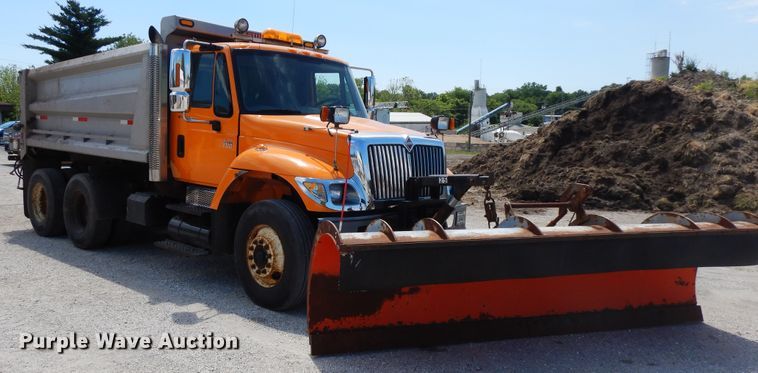 image for item DF5377 2005 International 7400  dump truck