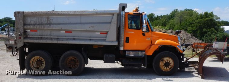 image for item DF5377 2005 International 7400  dump truck