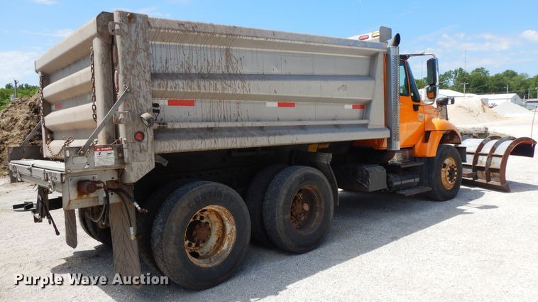 image for item DF5377 2005 International 7400  dump truck
