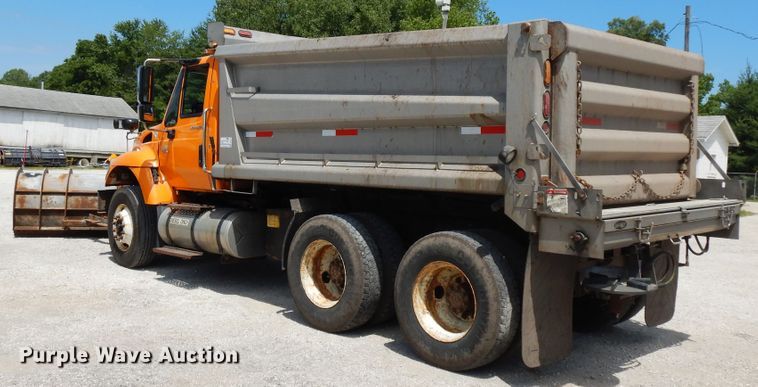 image for item DF5377 2005 International 7400  dump truck