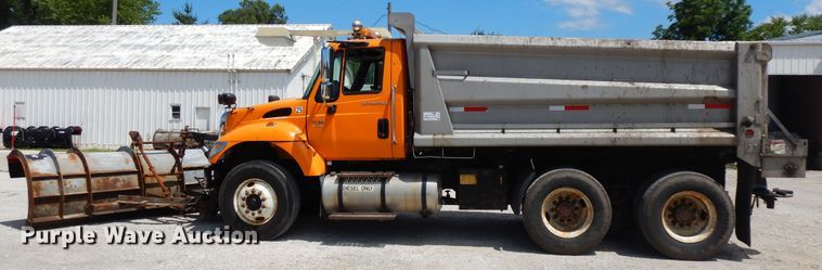 image for item DF5377 2005 International 7400  dump truck