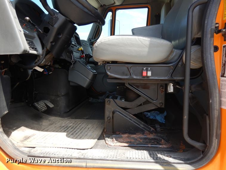 image for item DF5377 2005 International 7400  dump truck