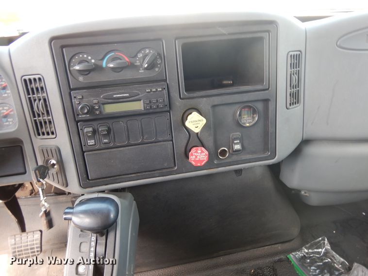 image for item DF5377 2005 International 7400  dump truck