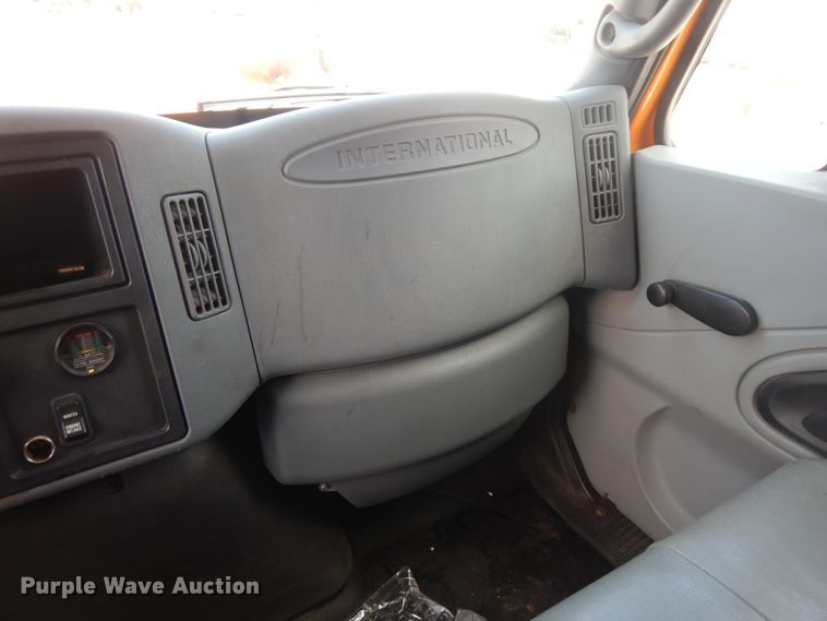 image for item DF5377 2005 International 7400  dump truck