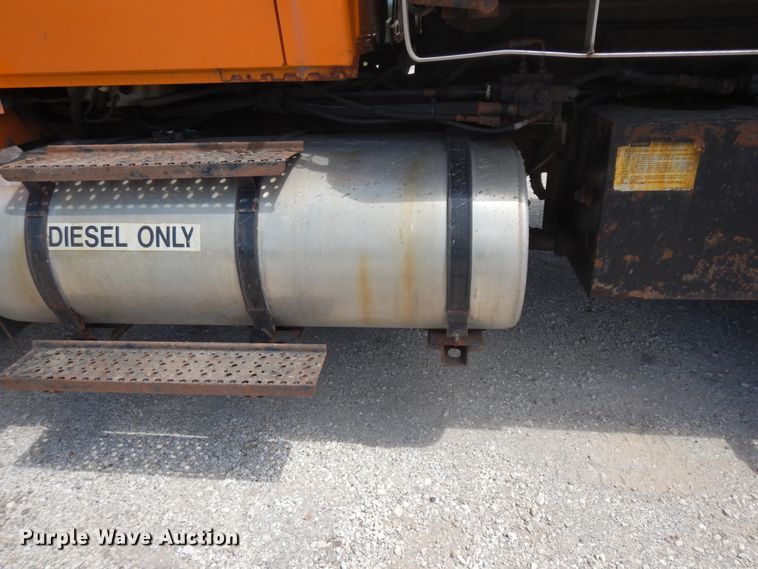 image for item DF5377 2005 International 7400  dump truck