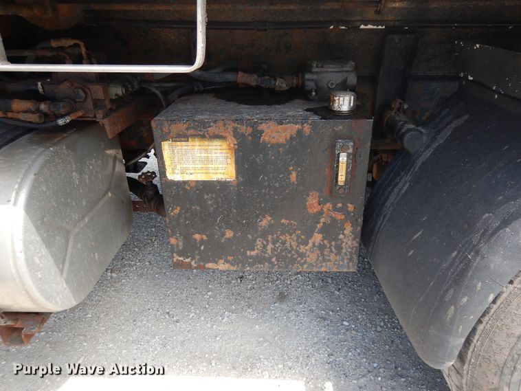 image for item DF5377 2005 International 7400  dump truck