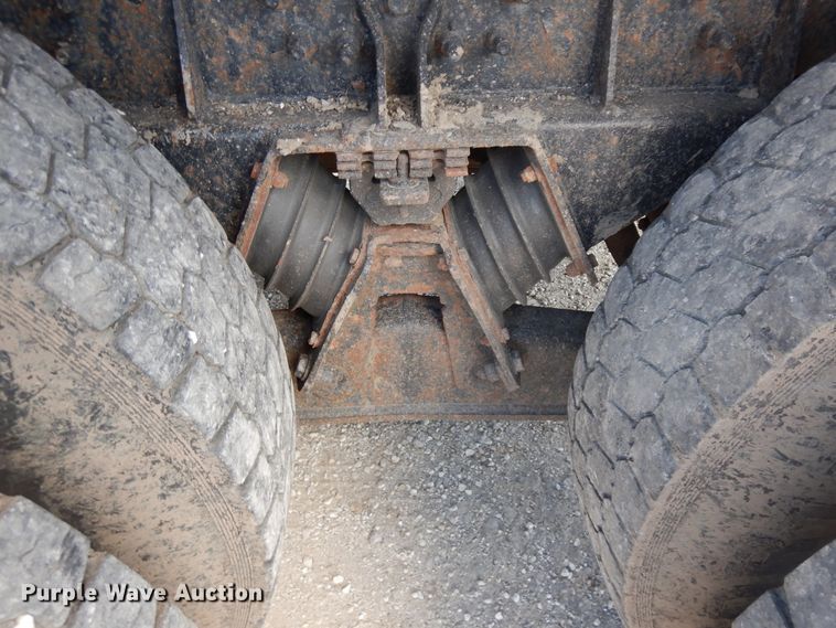 image for item DF5377 2005 International 7400  dump truck