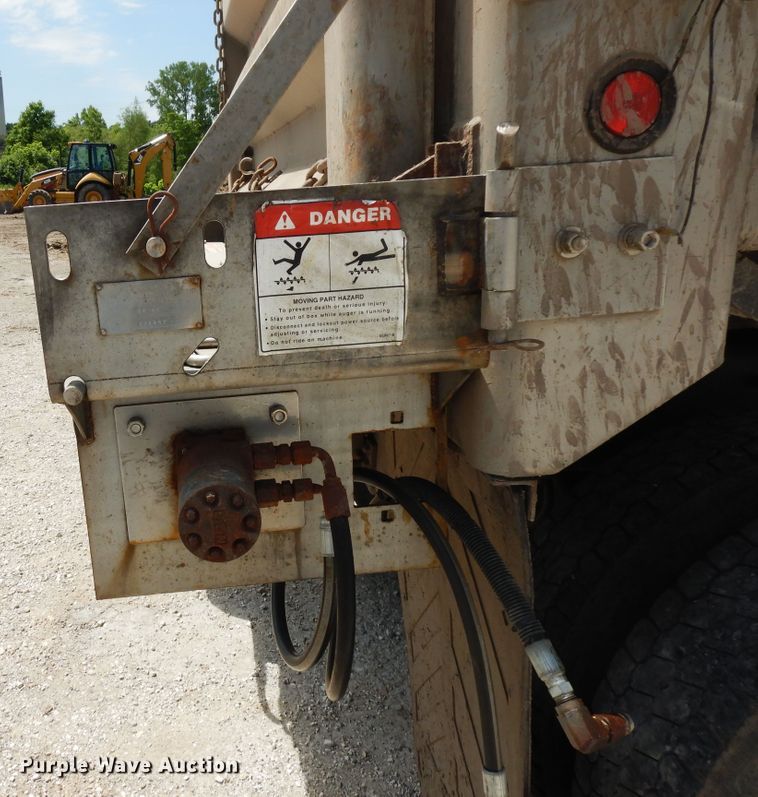 image for item DF5377 2005 International 7400  dump truck