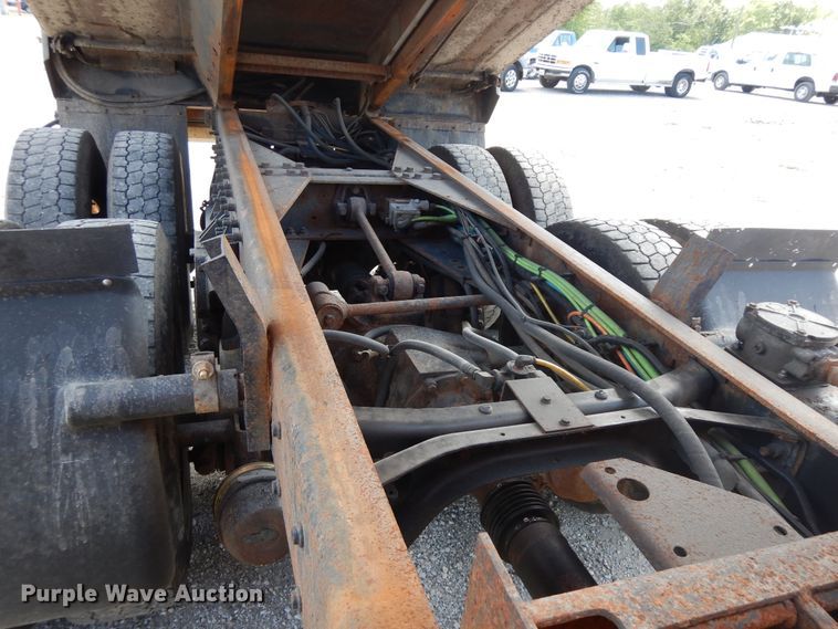 image for item DF5377 2005 International 7400  dump truck