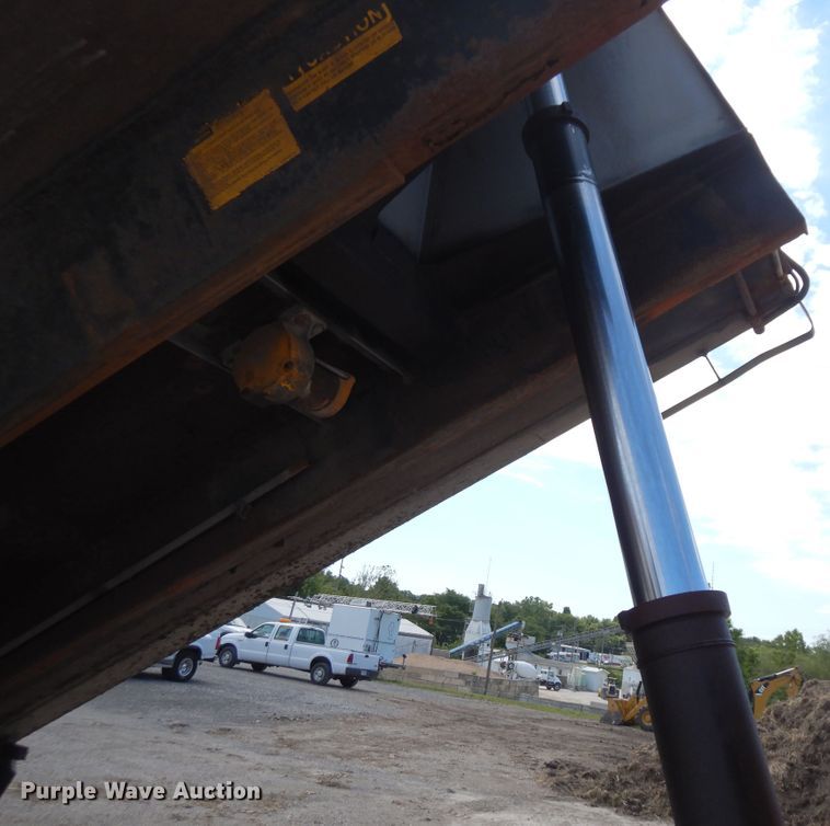 image for item DF5377 2005 International 7400  dump truck