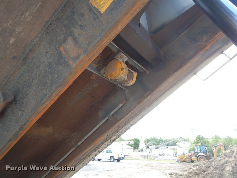 image for item DF5377 2005 International 7400  dump truck