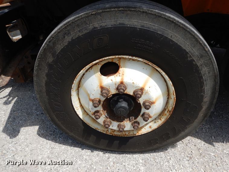 image for item DF5377 2005 International 7400  dump truck