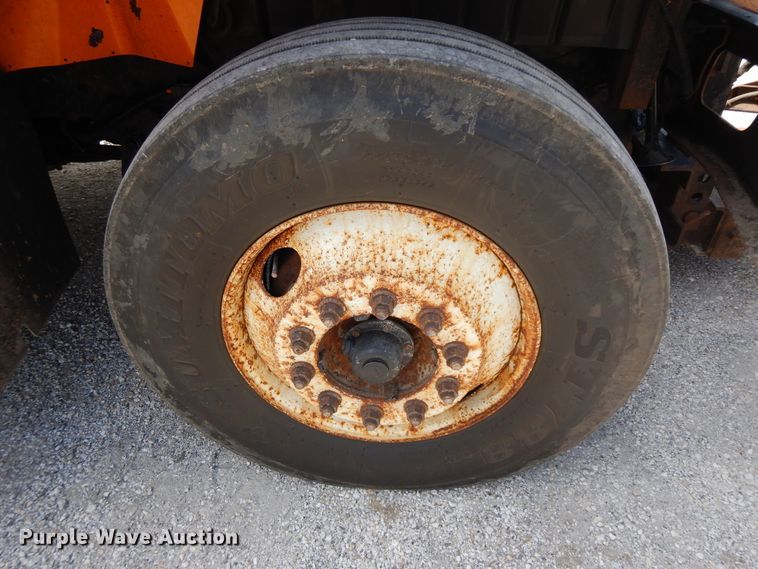 image for item DF5377 2005 International 7400  dump truck