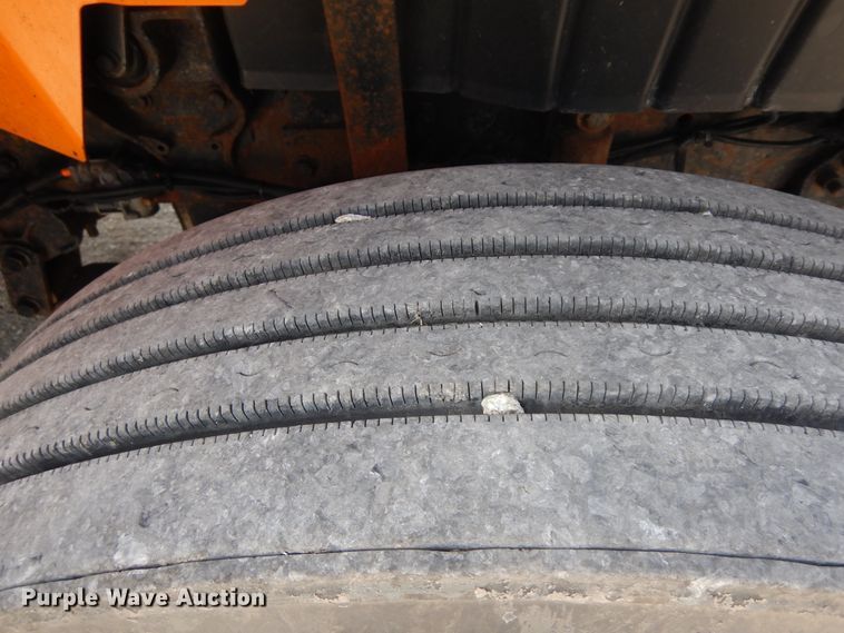 image for item DF5377 2005 International 7400  dump truck