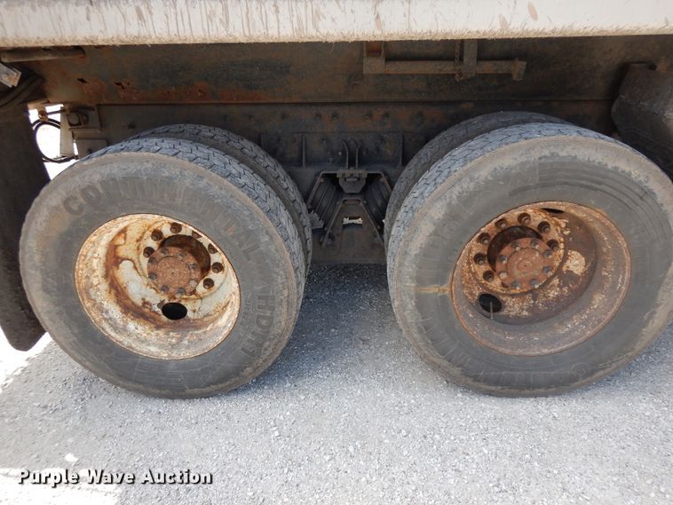 image for item DF5377 2005 International 7400  dump truck