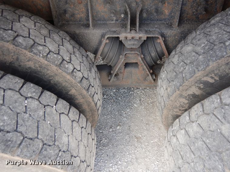 image for item DF5377 2005 International 7400  dump truck