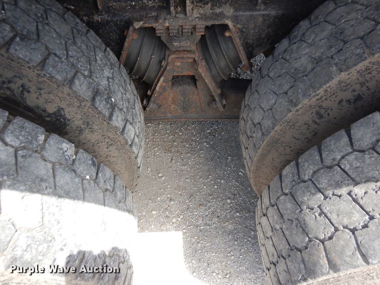 image for item DF5377 2005 International 7400  dump truck