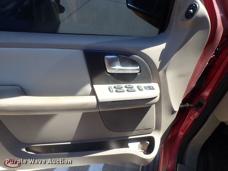 image for item DG2251 2003 Ford Expedition  SUV
