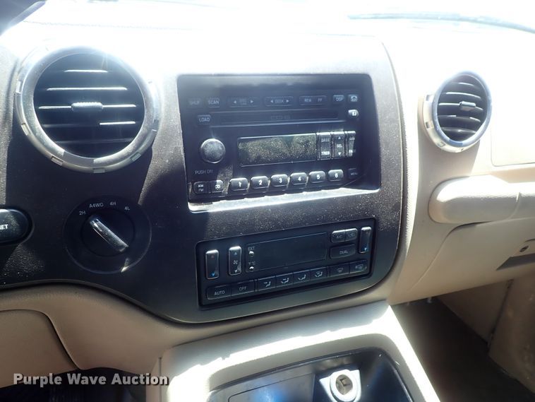 image for item DG2251 2003 Ford Expedition  SUV