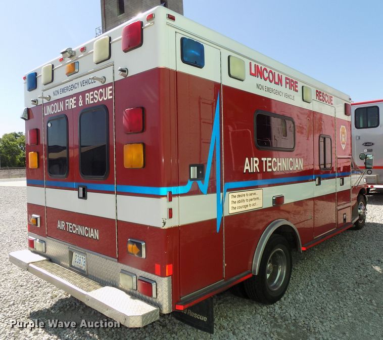 image for item DG2612 2000 Ford Econoline E450 Super Duty  ambulance