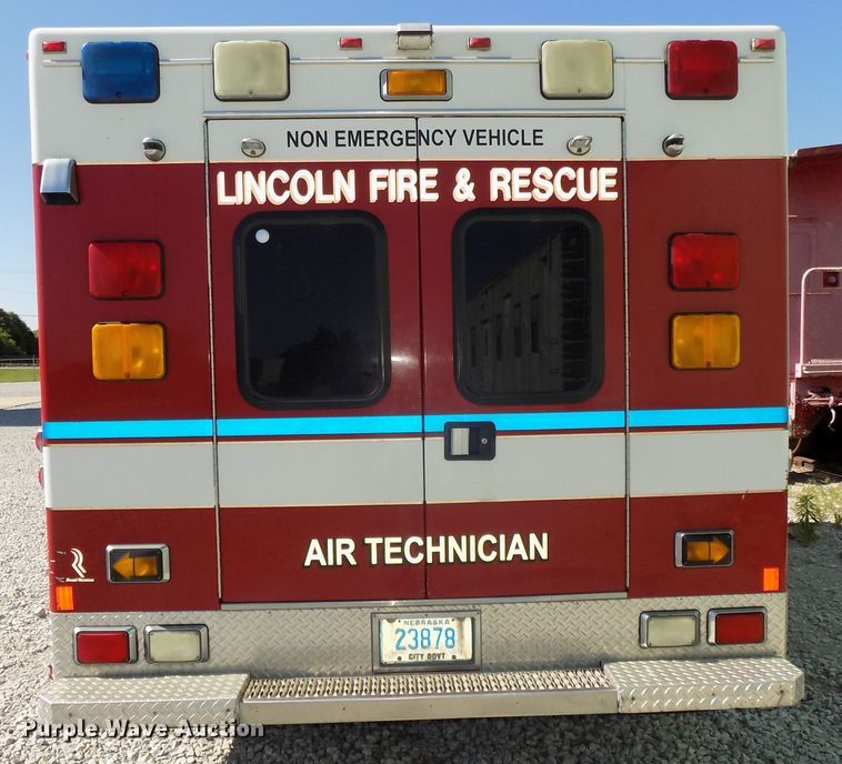 image for item DG2612 2000 Ford Econoline E450 Super Duty  ambulance