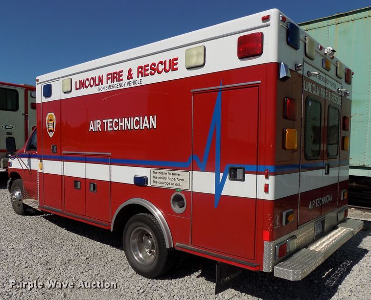 image for item DG2612 2000 Ford Econoline E450 Super Duty  ambulance