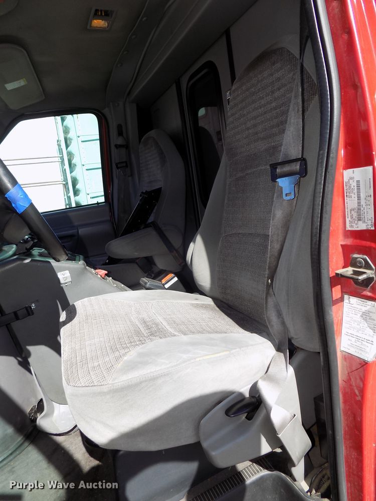 image for item DG2612 2000 Ford Econoline E450 Super Duty  ambulance