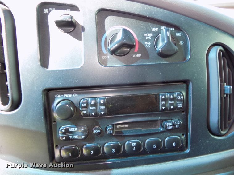 image for item DG2612 2000 Ford Econoline E450 Super Duty  ambulance