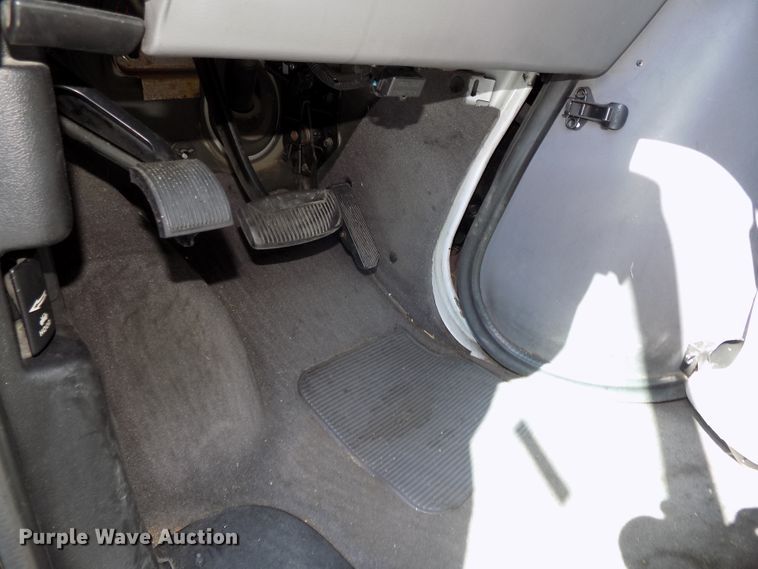 image for item DG2612 2000 Ford Econoline E450 Super Duty  ambulance