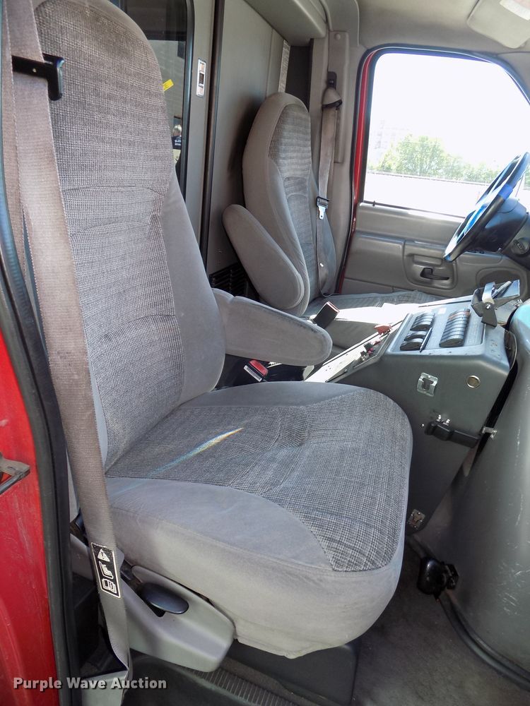 image for item DG2612 2000 Ford Econoline E450 Super Duty  ambulance