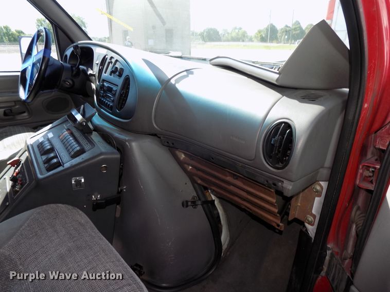 image for item DG2612 2000 Ford Econoline E450 Super Duty  ambulance