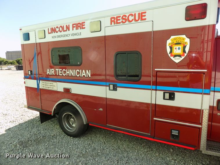 image for item DG2612 2000 Ford Econoline E450 Super Duty  ambulance