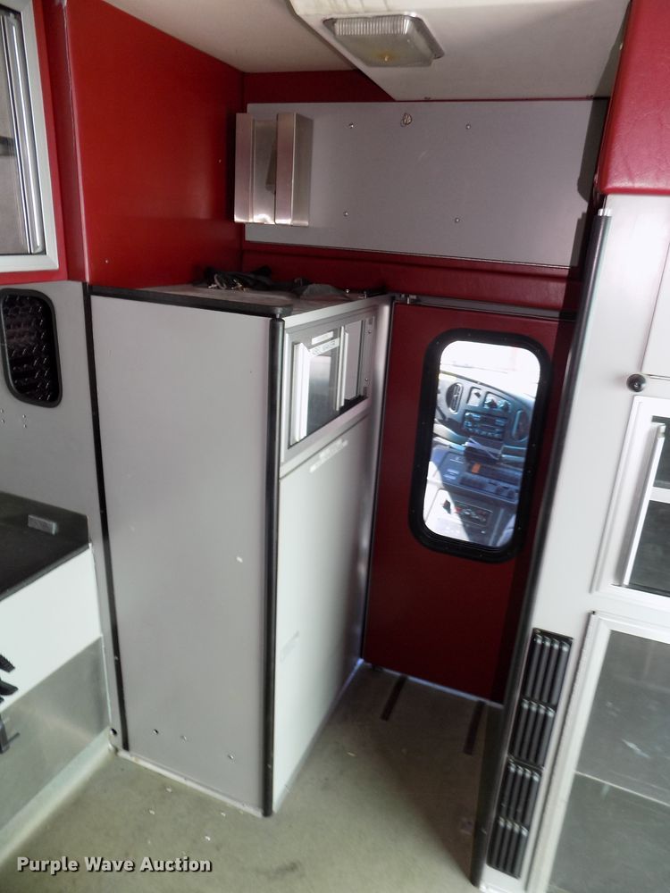 image for item DG2612 2000 Ford Econoline E450 Super Duty  ambulance