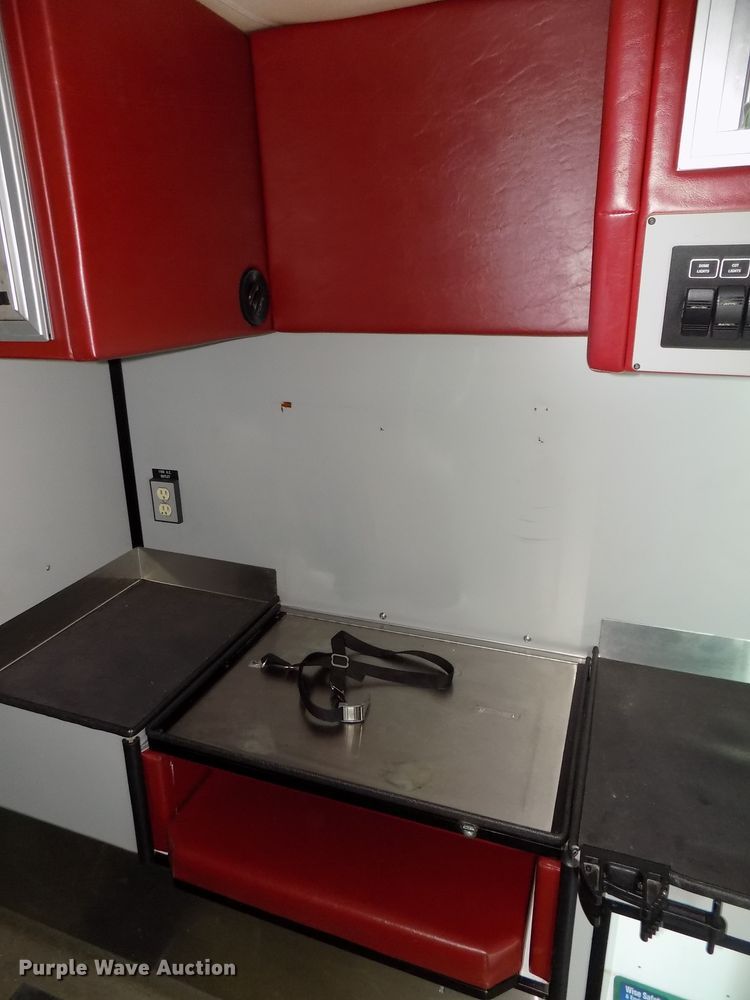 image for item DG2612 2000 Ford Econoline E450 Super Duty  ambulance