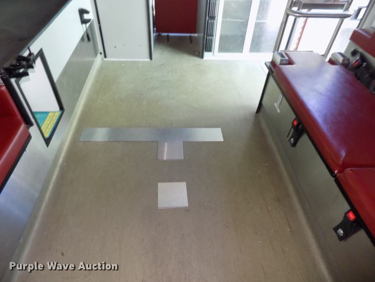 image for item DG2612 2000 Ford Econoline E450 Super Duty  ambulance