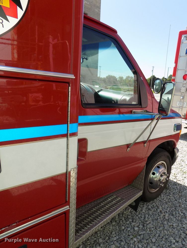 image for item DG2612 2000 Ford Econoline E450 Super Duty  ambulance