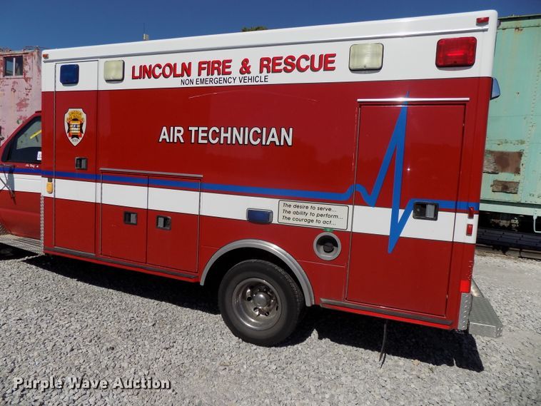 image for item DG2612 2000 Ford Econoline E450 Super Duty  ambulance