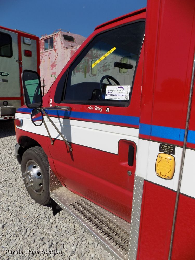 image for item DG2612 2000 Ford Econoline E450 Super Duty  ambulance