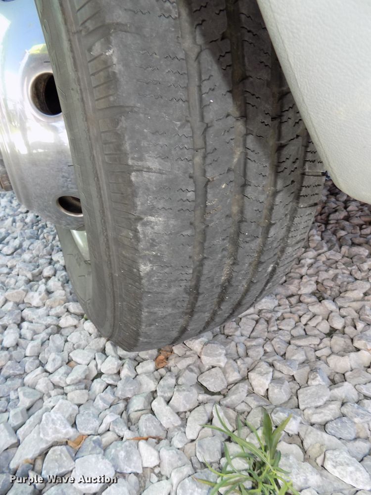 image for item DG2612 2000 Ford Econoline E450 Super Duty  ambulance