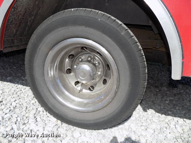 image for item DG2612 2000 Ford Econoline E450 Super Duty  ambulance