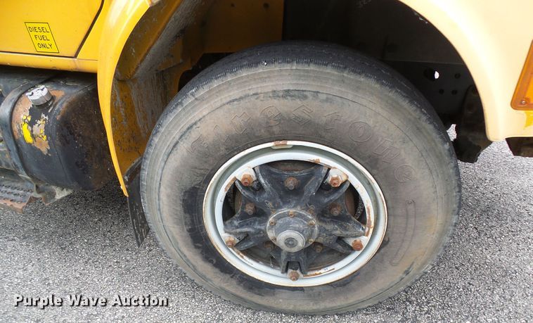 image for item DG5738 1993 International 4900  drilling rig truck