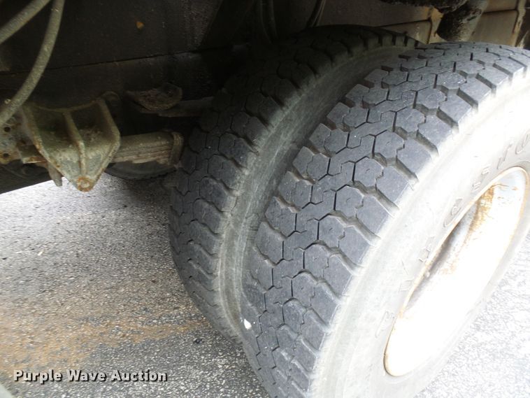 image for item DG5738 1993 International 4900  drilling rig truck