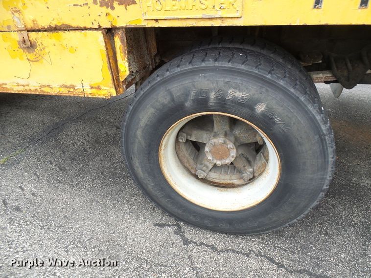 image for item DG5738 1993 International 4900  drilling rig truck