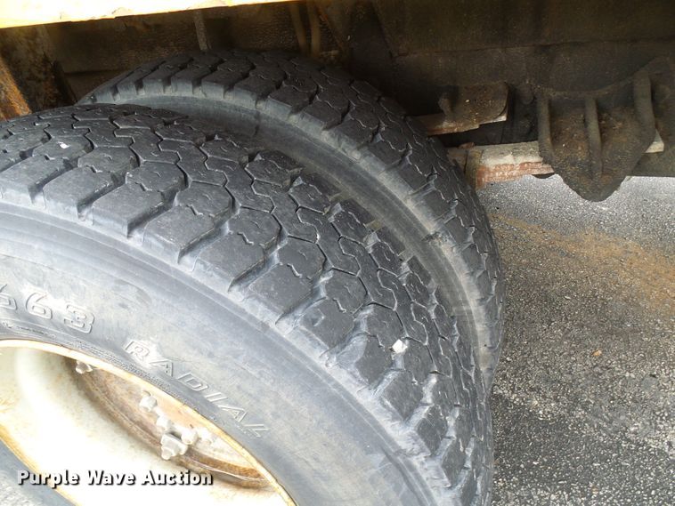 image for item DG5738 1993 International 4900  drilling rig truck