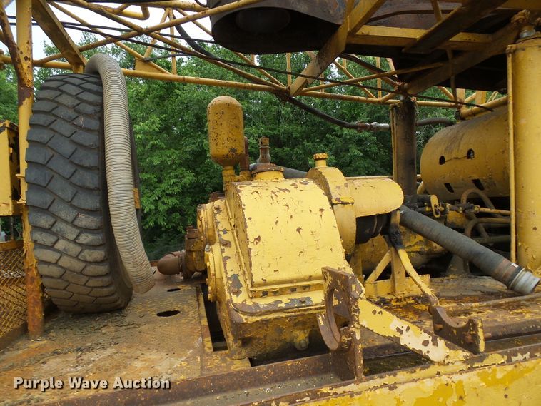 image for item DG5738 1993 International 4900  drilling rig truck