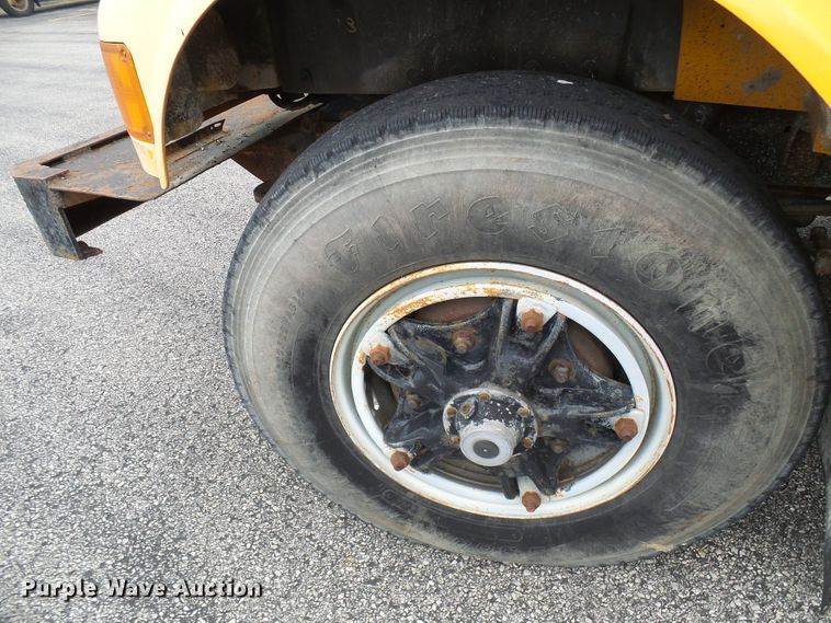 image for item DG5738 1993 International 4900  drilling rig truck