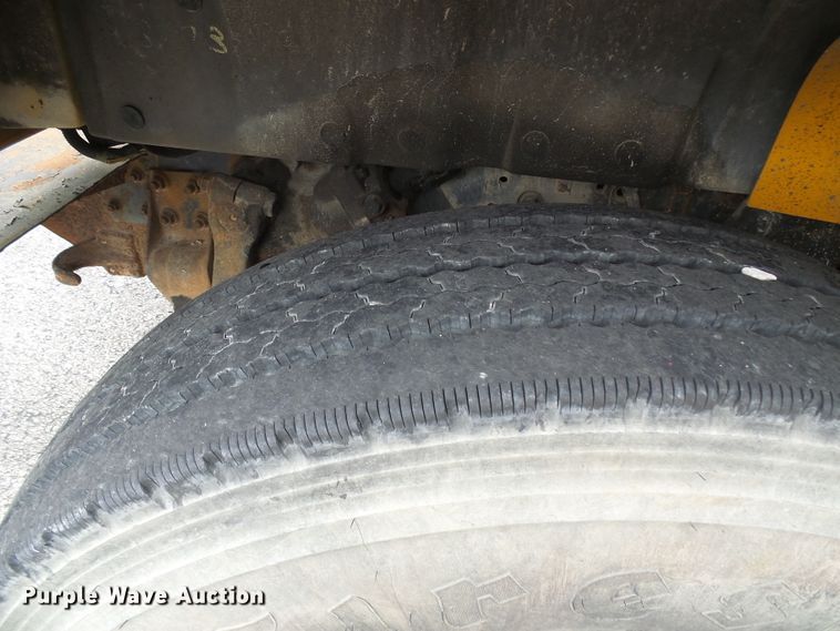 image for item DG5738 1993 International 4900  drilling rig truck