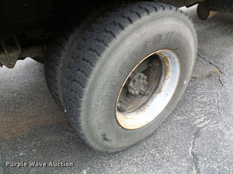 image for item DG5738 1993 International 4900  drilling rig truck