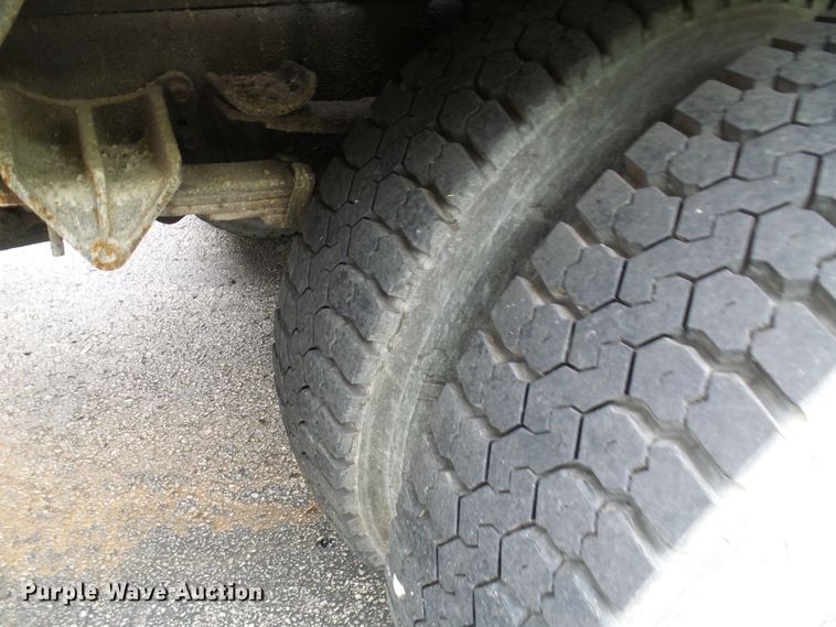 image for item DG5738 1993 International 4900  drilling rig truck