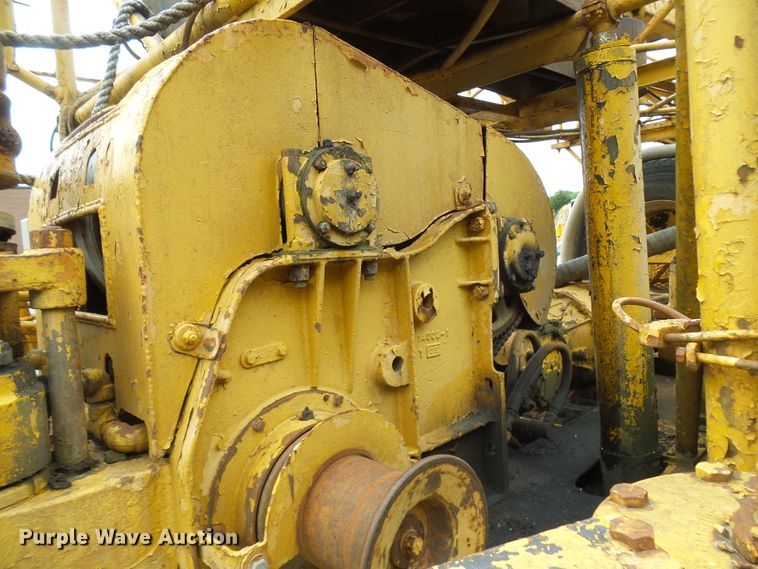 image for item DG5738 1993 International 4900  drilling rig truck